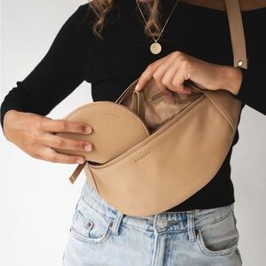 Timeless and elegant leather fanny pack Atlas - Sand by Mandrn